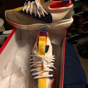 Clearweather Cloud Stryk size 9 worn once